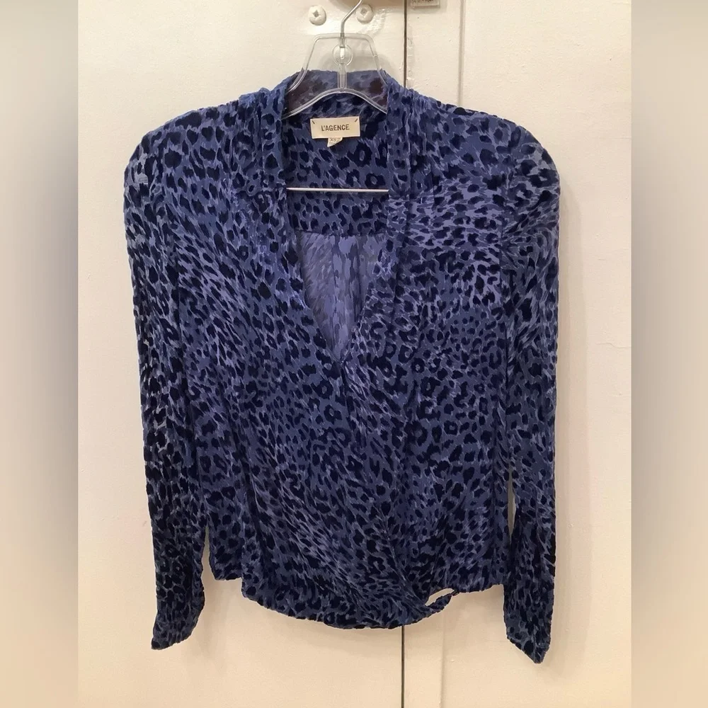 L'Agence Lydia Navy Drape Leopard Velvet Burnout Wrap Blouse Women’s Size XS/T‍‍ - Picture 4 of 7